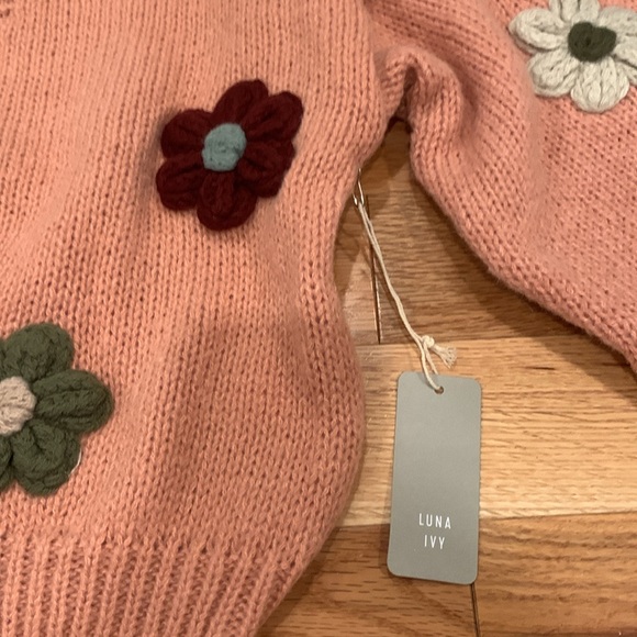 Reduced‼️50% off 🆕 Luna Ivy Flower Chunky Cardigan Sweater in Size Medium - Picture 4 of 5